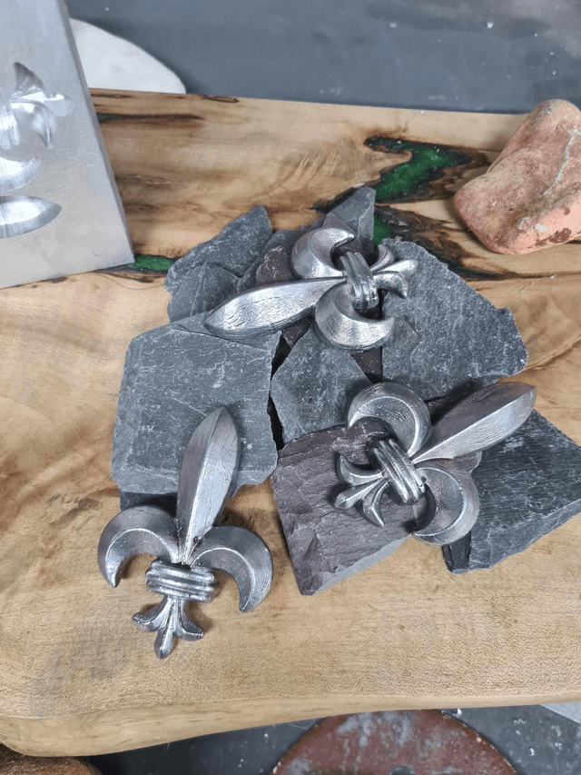 Fleur-De-Lis Classic Decorative Casting 