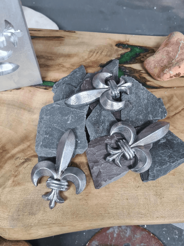 Fleur-De-Lis Classic Decorative Casting 